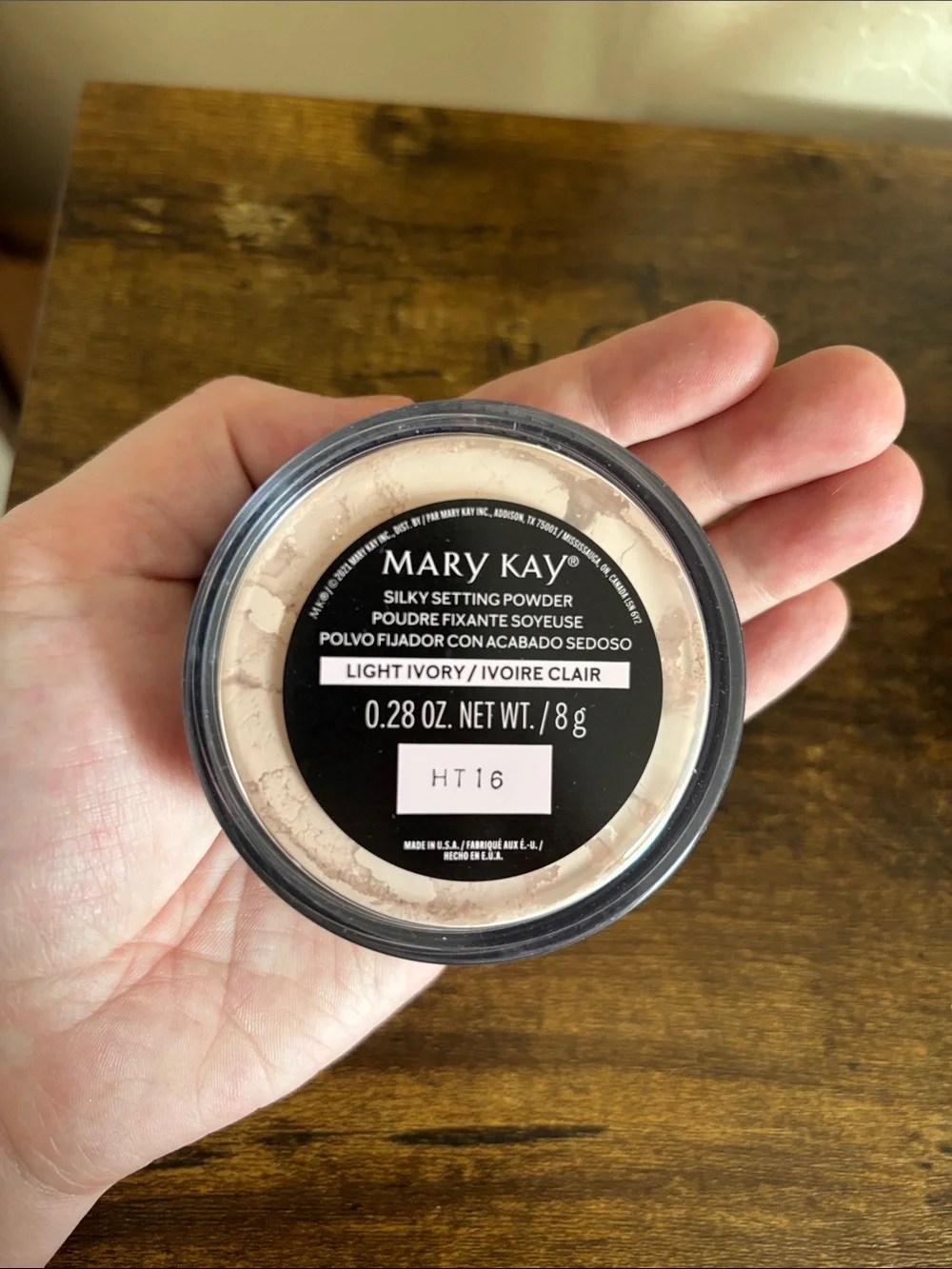 NEW Mary Kay Silky Setting Matte Powder in Light Ivory